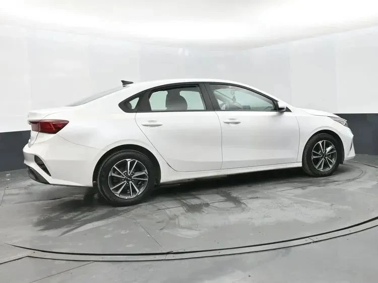 2024 Kia Forte - Image 4 of 12