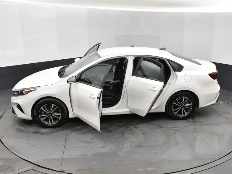 2024 Kia Forte - Image 7 of 12