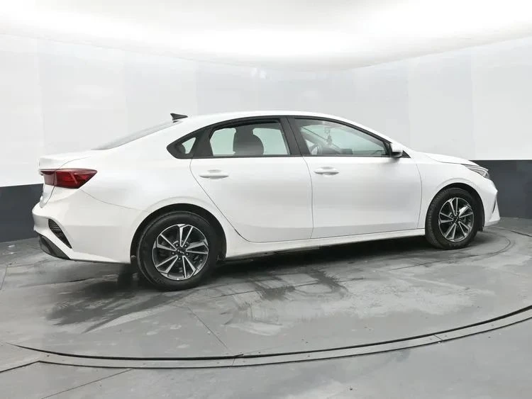 2024 Kia Forte - Image 4 of 12