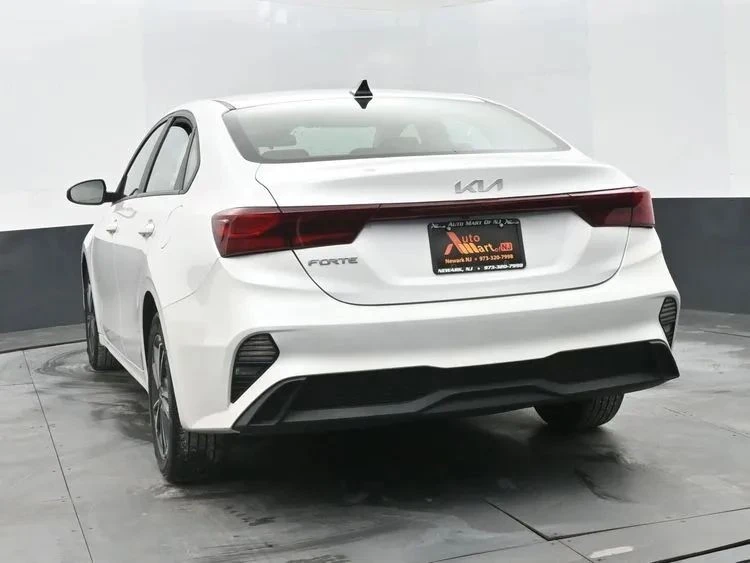 2024 Kia Forte - Image 8 of 12