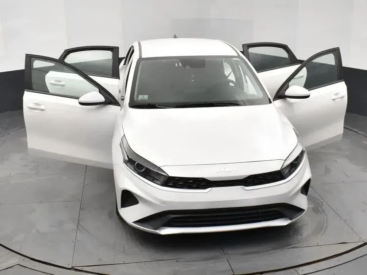 2024 Kia Forte - Image 10 of 12