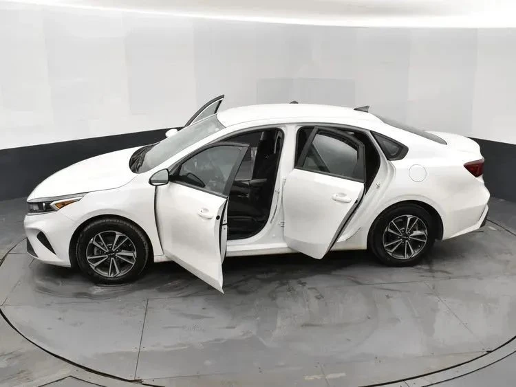 2024 Kia Forte - Image 7 of 12