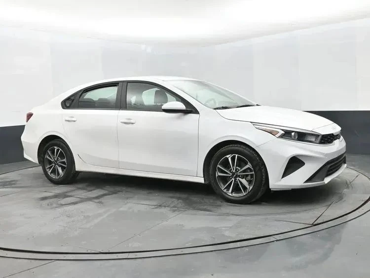 2024 Kia Forte - Image 2 of 12