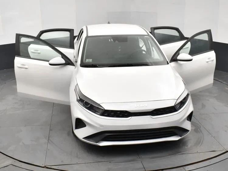 2024 Kia Forte - Image 10 of 12