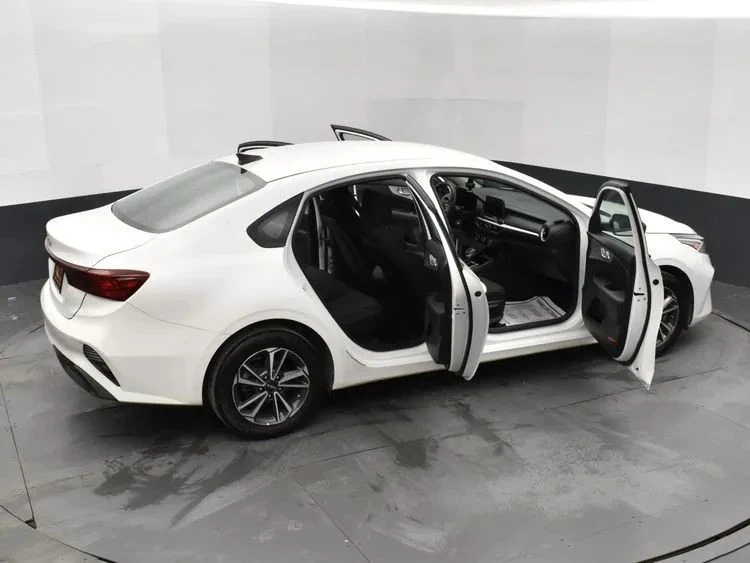 2024 Kia Forte - Image 6 of 12