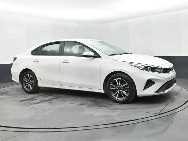 2024 Kia Forte - Image 2 of 12