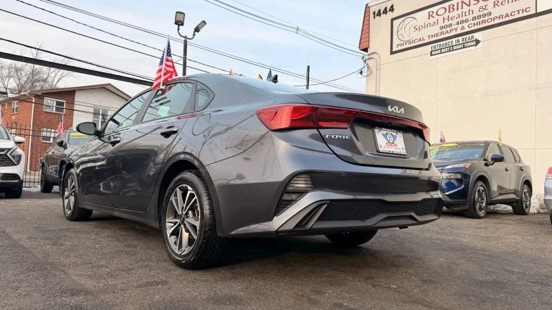 2024 Kia Forte - Image 8 of 12