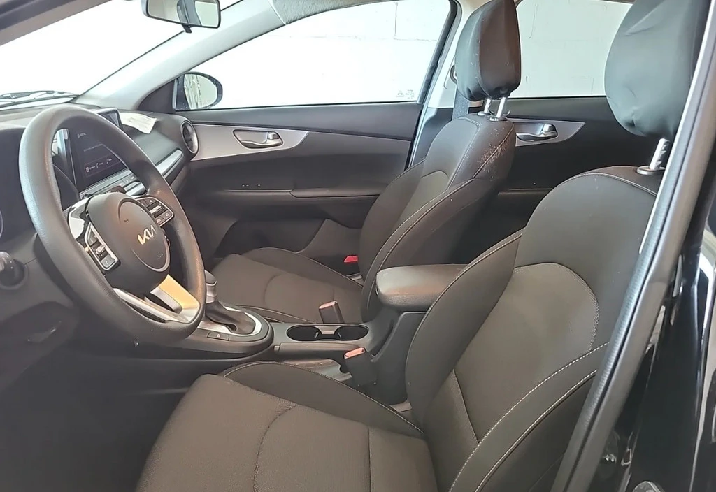 2024 Kia Forte - Image 4 of 10
