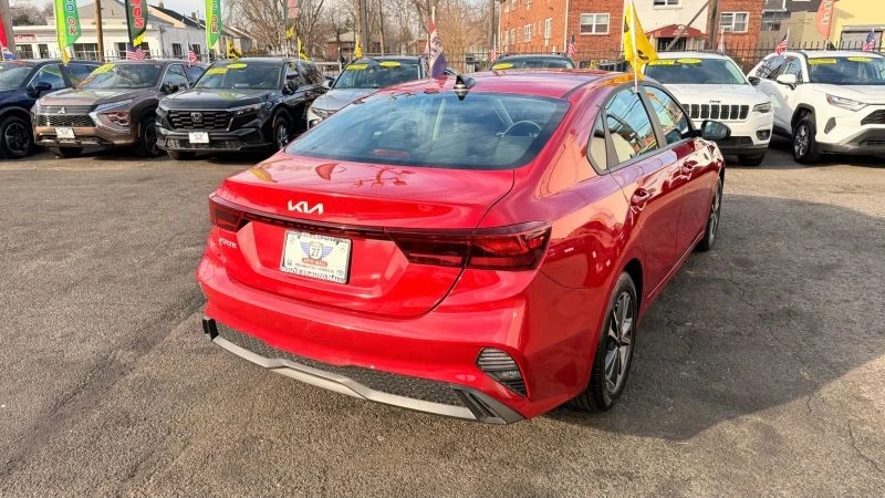 2024 Kia Forte - Image 7 of 12
