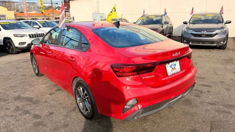 2024 Kia Forte - Image 5 of 12