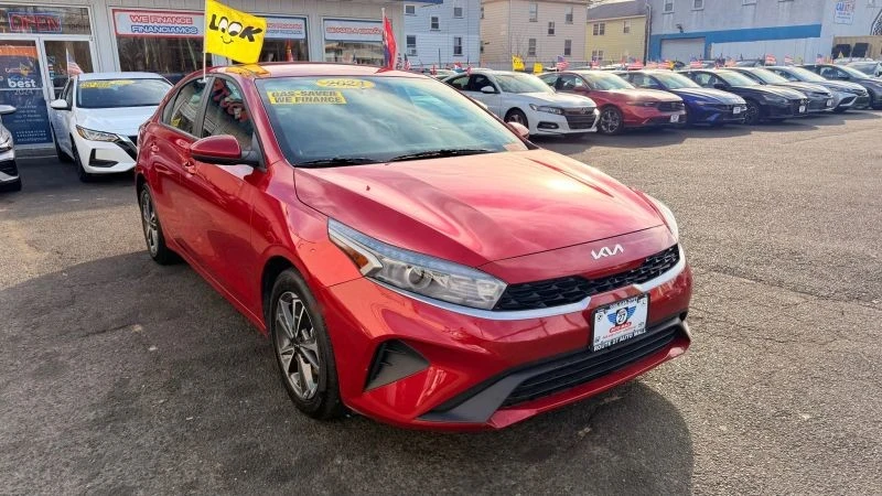 2024 Kia Forte - Image 2 of 12