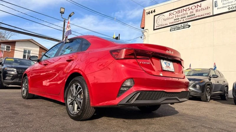 2024 Kia Forte - Image 8 of 12