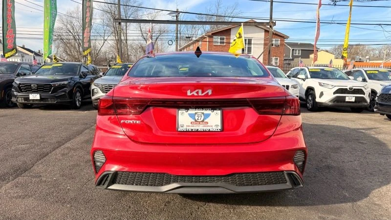 2024 Kia Forte - Image 6 of 12