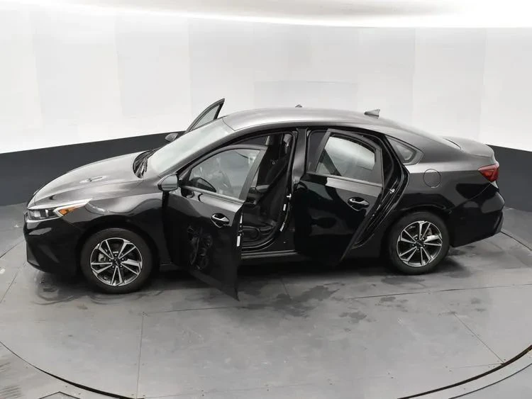 2024 Kia Forte - Image 7 of 12