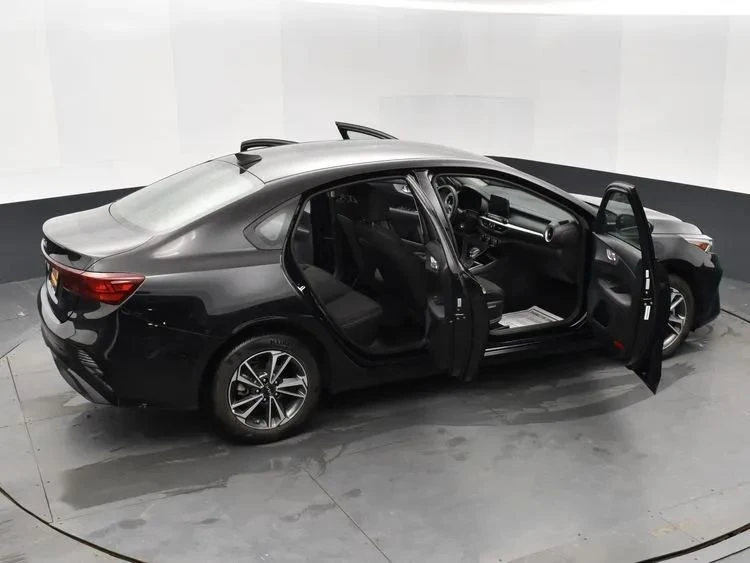 2024 Kia Forte - Image 6 of 12