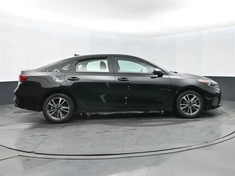 2024 Kia Forte - Image 4 of 12