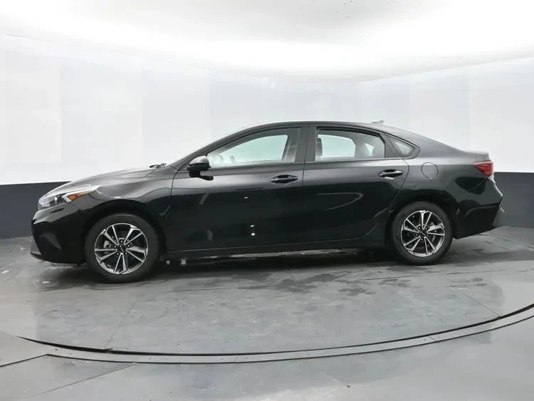 2024 Kia Forte - Image 5 of 12