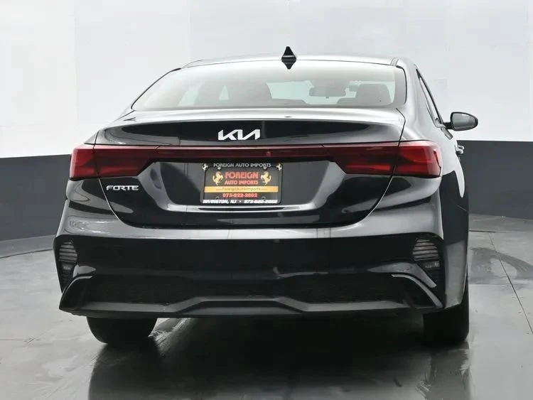 2024 Kia Forte - Image 8 of 12