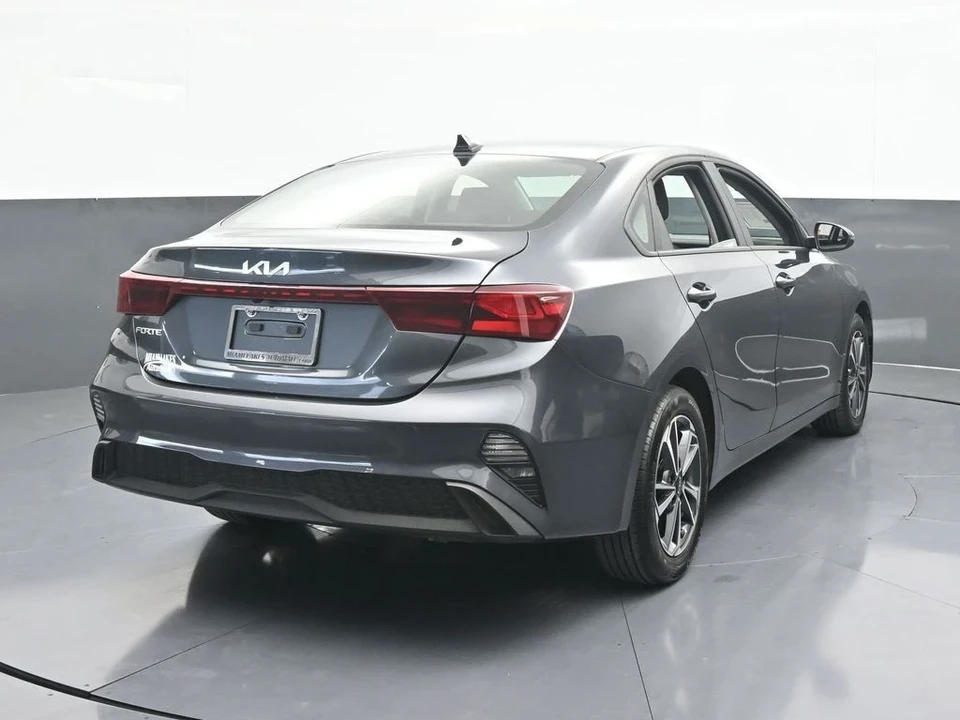 2024 Kia Forte - Image 5 of 12