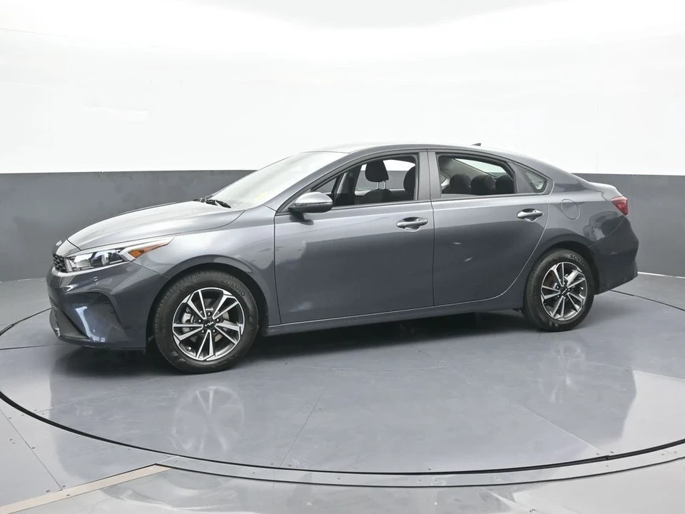 2024 Kia Forte - Image 2 of 12