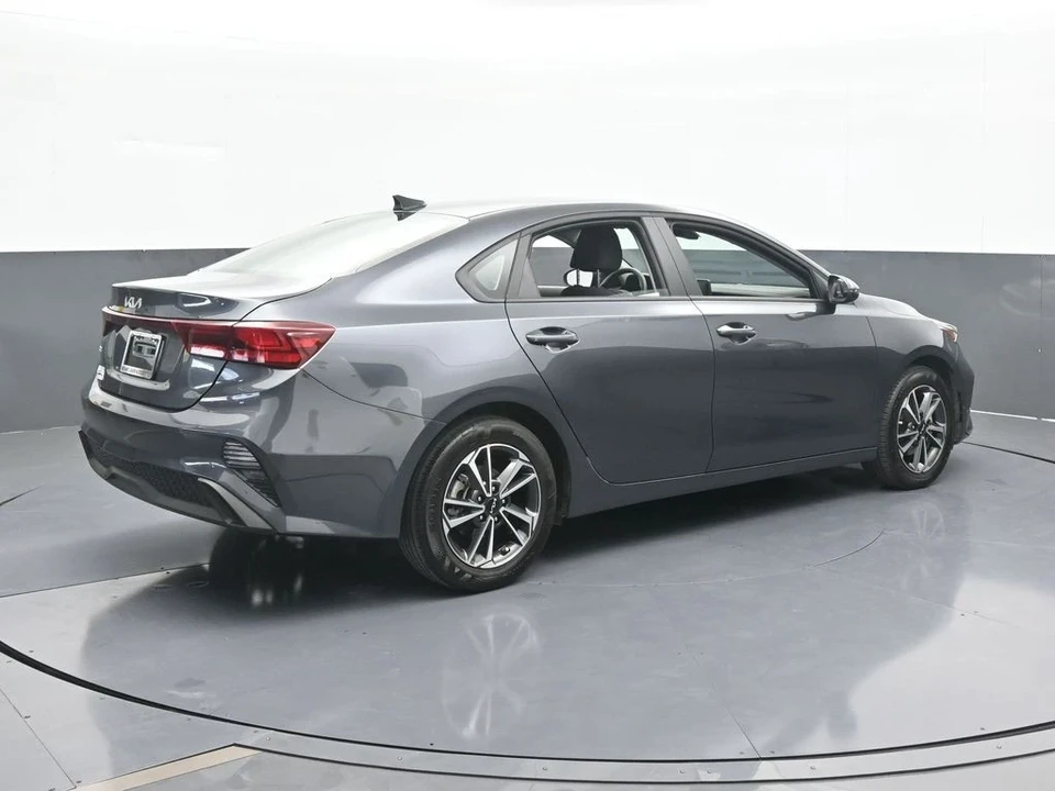 2024 Kia Forte - Image 6 of 12