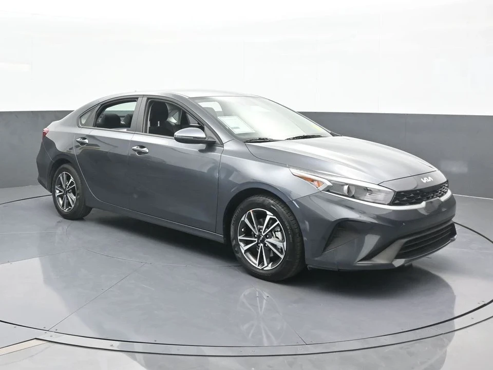 2024 Kia Forte - Image 8 of 12