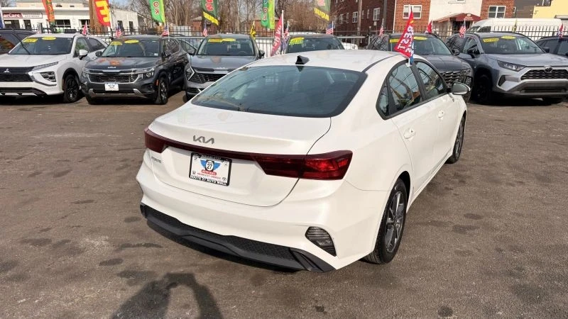 2024 Kia Forte - Image 9 of 12