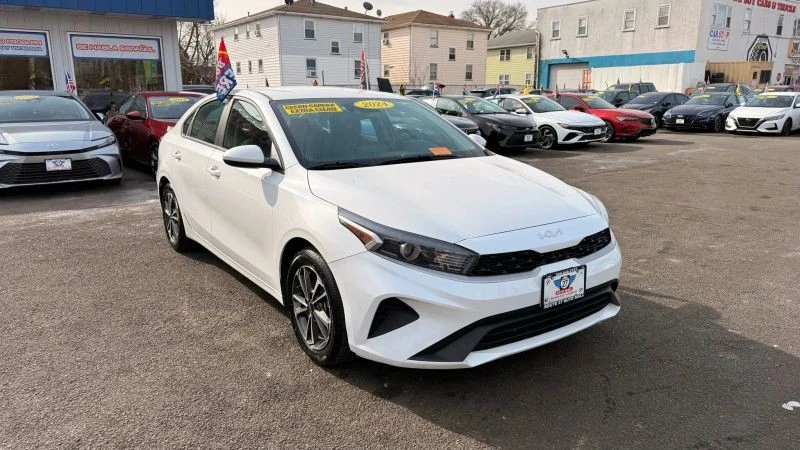 2024 Kia Forte - Image 2 of 12