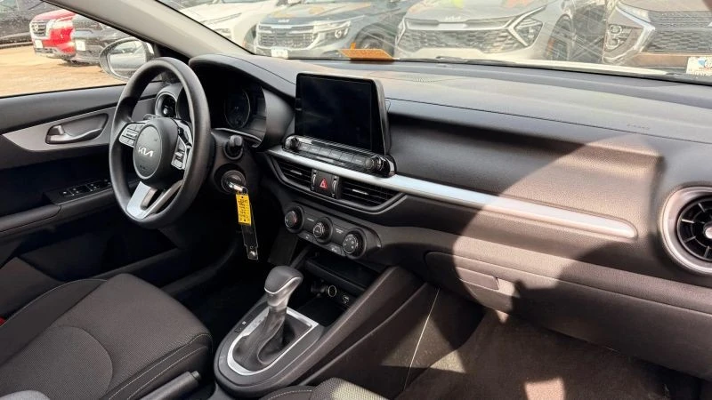 2024 Kia Forte - Image 10 of 12