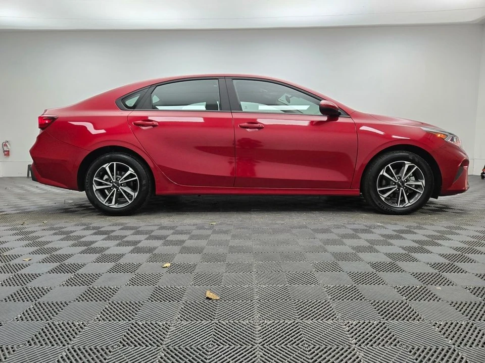 2024 Kia Forte - Image 8 of 12