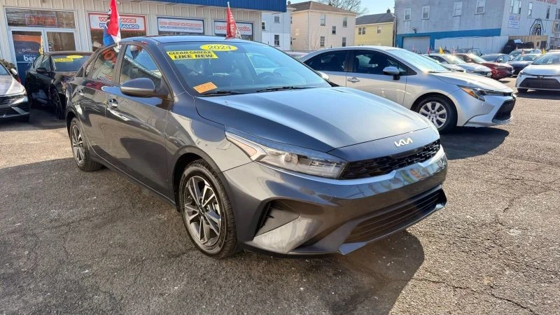 2024 Kia Forte - Image 2 of 12