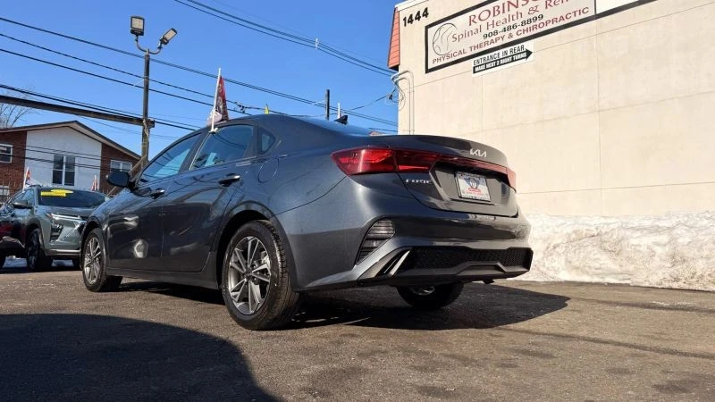 2024 Kia Forte - Image 8 of 12