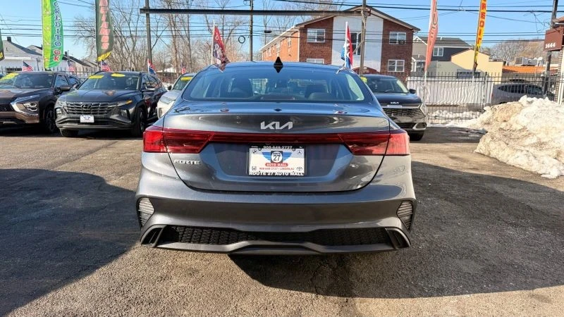 2024 Kia Forte - Image 6 of 12