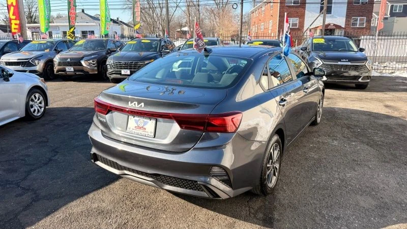 2024 Kia Forte - Image 7 of 12