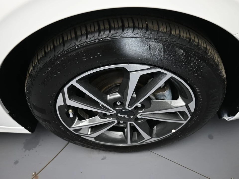 2024 Kia Forte - Image 13 of 21
