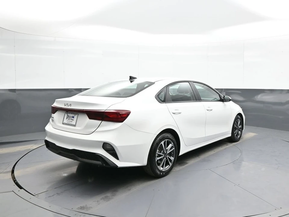 2024 Kia Forte - Image 6 of 21