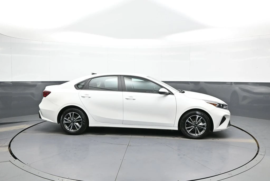2024 Kia Forte - Image 5 of 21