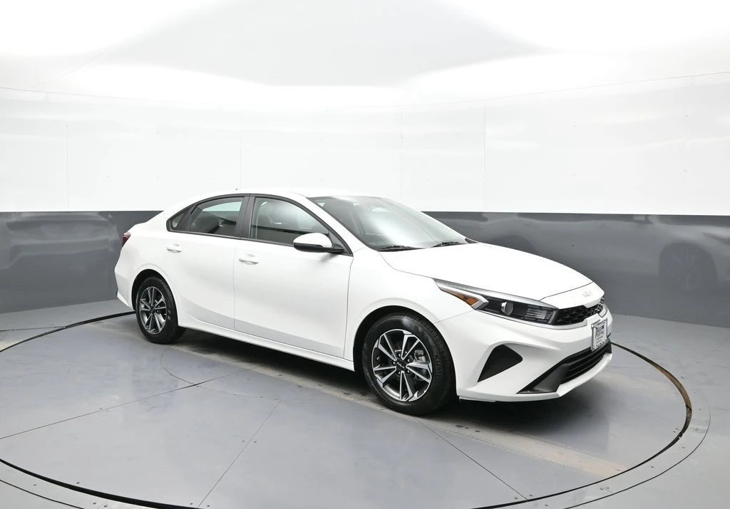 2024 Kia Forte - Image 4 of 21