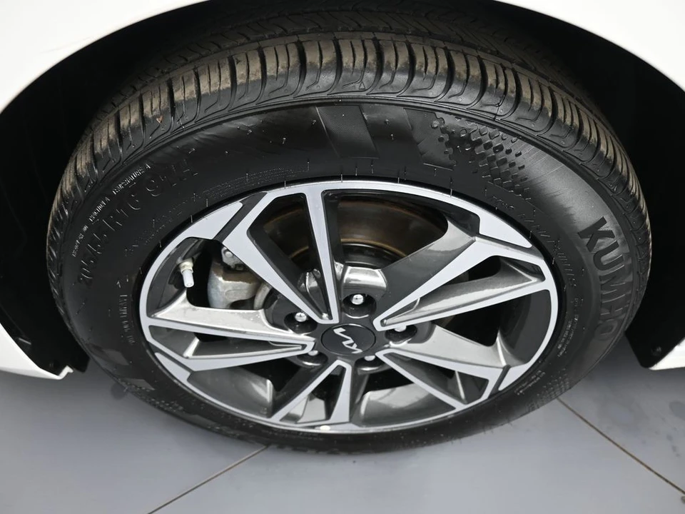 2024 Kia Forte - Image 14 of 21