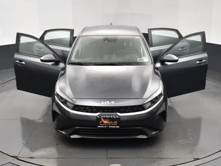 2024 Kia Forte - Image 10 of 12