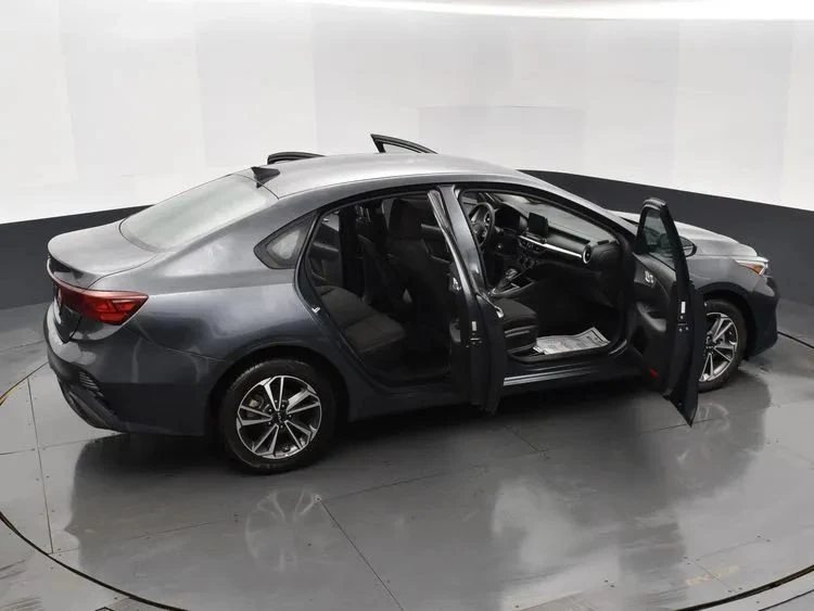 2024 Kia Forte - Image 6 of 12