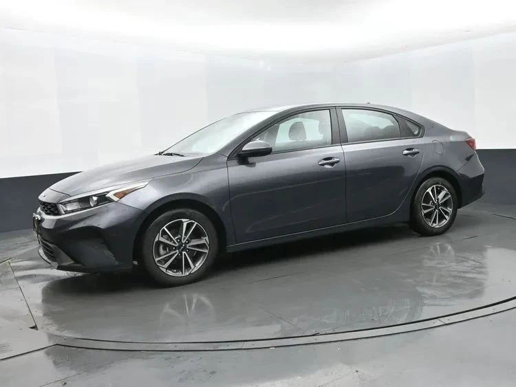 2024 Kia Forte - Image 5 of 12