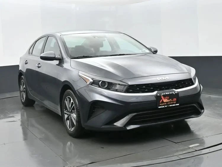 2024 Kia Forte - Image 3 of 12