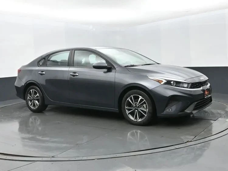 2024 Kia Forte - Image 2 of 12