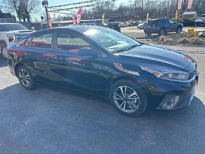 2024 Kia Forte - Image 2 of 12