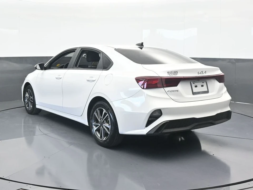 2024 Kia Forte - Image 4 of 12