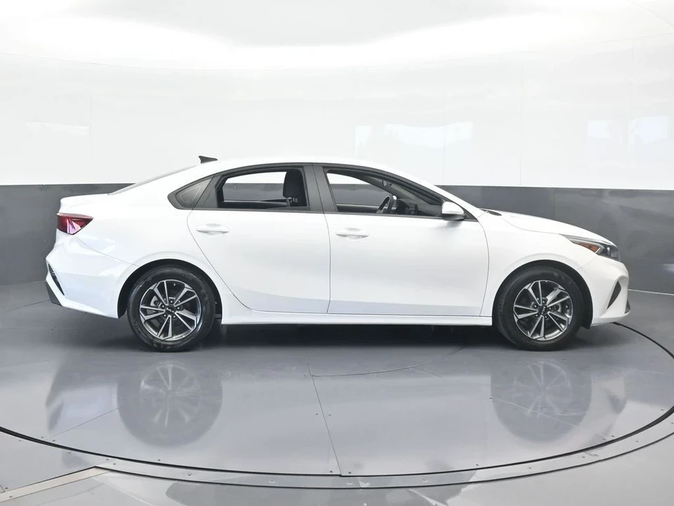 2024 Kia Forte - Image 7 of 12