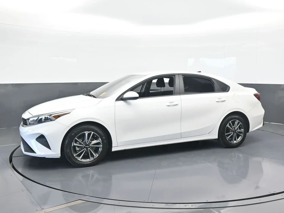 2024 Kia Forte - Image 2 of 12