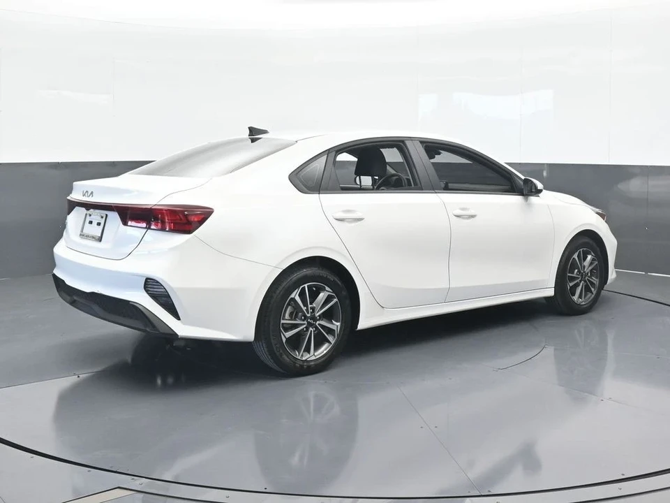2024 Kia Forte - Image 6 of 12