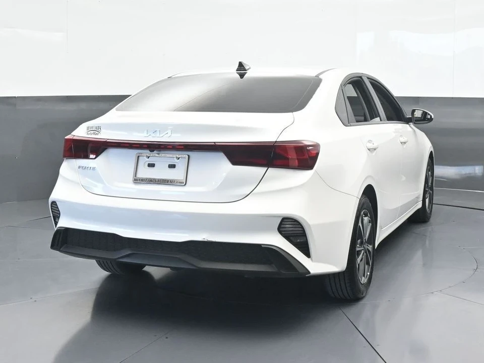 2024 Kia Forte - Image 5 of 12